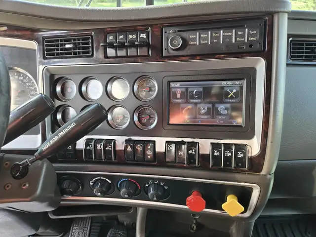2014 KENWORTH T800 in Heavy Trucks in Saskatoon - Image 35