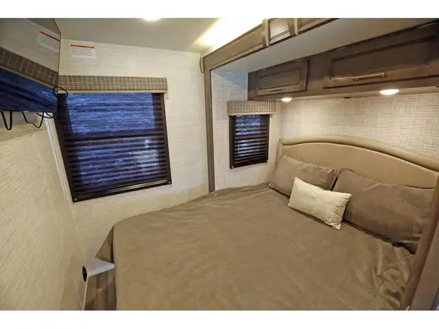 2024 Entegra Coach Qwest SE 24L + Moteur Mercedes Diesel in RVs & Motorhomes in Laval / North Shore - Image 10