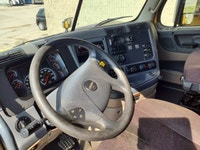 2020 FREIGHTLINER CASCADIA 125 Tandem Axle Sleeper Tractor - Automatic transmission-60600 GVW. 2020... (image 8)
