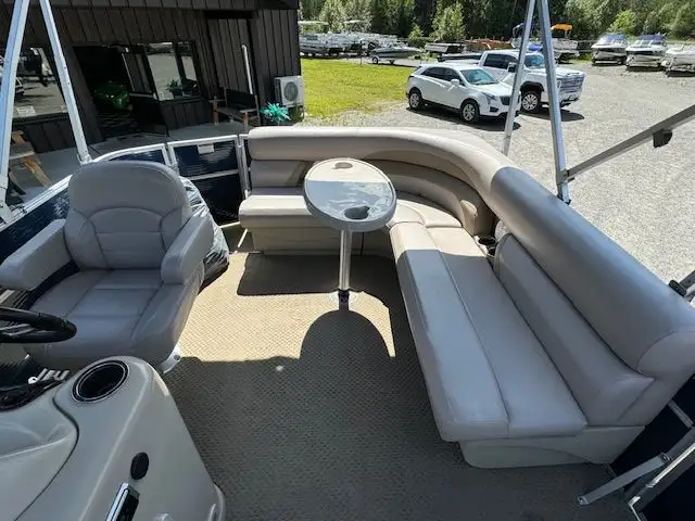 2013 19' STARCRAFT PONTOON 40HP 4-STROKE EFI - 180 HOURS! in Powerboats & Motorboats in Peterborough - Image 14