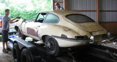 je suis a la recherche d’une jaguar 2 porte dans les années 1948-1976 convertible ou coupe jaguar xk...