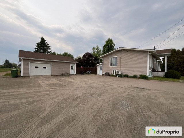 262 000$ - Bungalow à vendre à St-Félicien dans Maisons à vendre  à Lac-Saint-Jean - Image 2