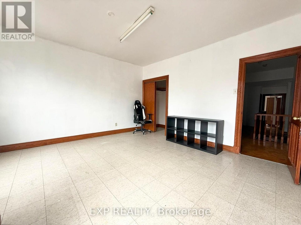 2ND FL - 759 GERRARD STREET E Toronto (South Riverdale), Ontario 4