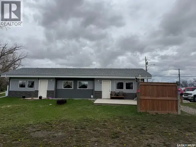 142 7th AVENUE SW Eston, Saskatchewan in Commercial & Office Space for Sale in Swift Current - Image 2