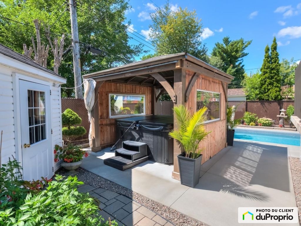 $649,800 - Bungalow for sale in Longueuil (St-Hubert) — photo 1
