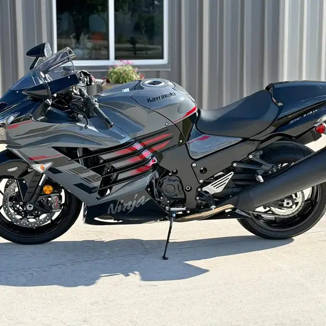 2022 KAWASAKI NINJA ZX-14R ABS - GREY! in Street, Cruisers & Choppers in Sudbury - Image 3