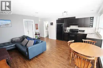 This well kept 1 bed, 1 bath condo is located on the Top Floor in the highly sought after community...
