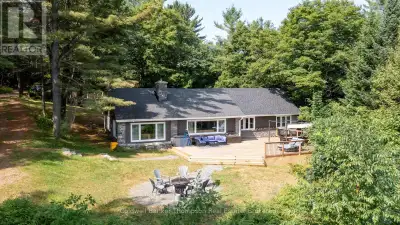 2 for the price of 1! Steps to Mary Lake beach! Welcome to this newly renovated year round home or c...