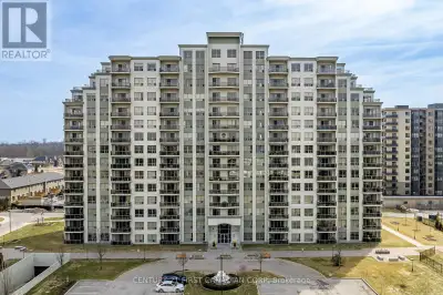 Welcome to suite #312 in The Northcliff by Tricar, located in the desirable Hyde Park community. Thi...