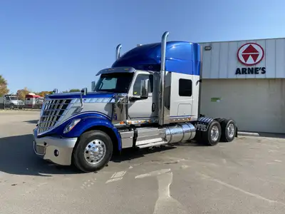 Stock #: 3590-22A Tandem Axle Sleeper Tractor, Cummins X15 engine (505) HP, Eaton Endurant transmiss...
