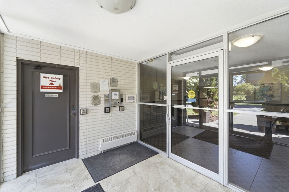 Lakeview Towers Apartments - 1 Bedroom Apartment for Rent - Wood 4