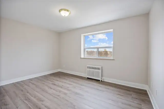 Beautiful Large Bachelor/Studio Apartment for Rent in Long Term Rentals in City of Toronto - Image 8