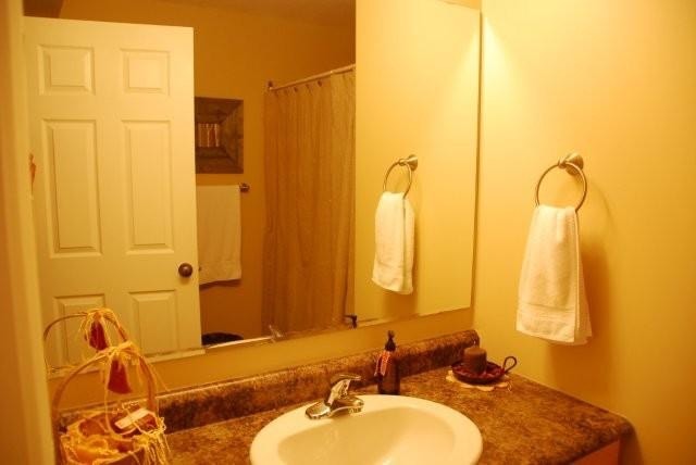 Family Friendly + Month to Month Lease + No Apllications Req. 5