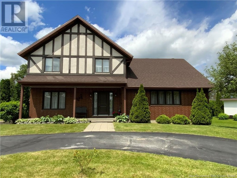 60 Lily Avenue Edmundston, New Brunswick Maisons à vendre