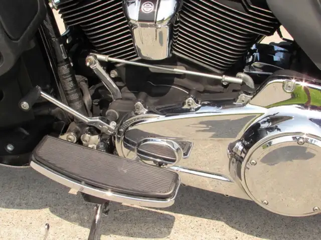 2017 Harley-Davidson FLHTK Electra Glide Ultra Limited Low New D in Sport Touring in Leamington - Image 27