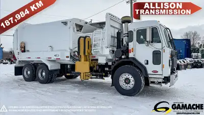 Heavy truck / Camion lourd - # STOCK: C-37403 2021 PETERBILT 520 CAMION À REBUT CHARGEMENT DE CÔTÉ 2...