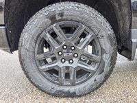 Powerful 5.3L V8 engine with 4x4 capability - Advanced navigation system for seamless connectivity -... (image 8)