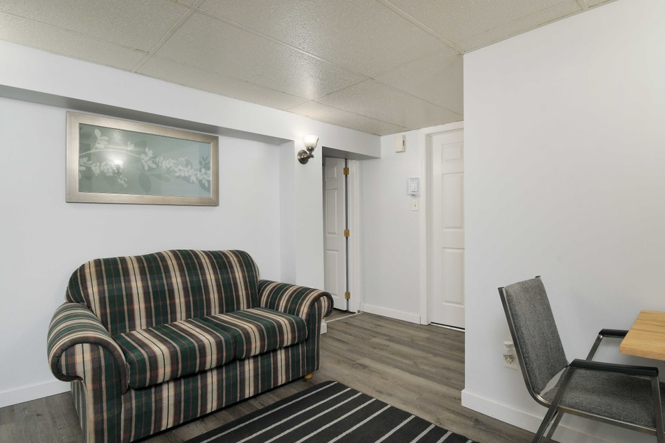 C7 BSMT - 3 BEDROOMS 3