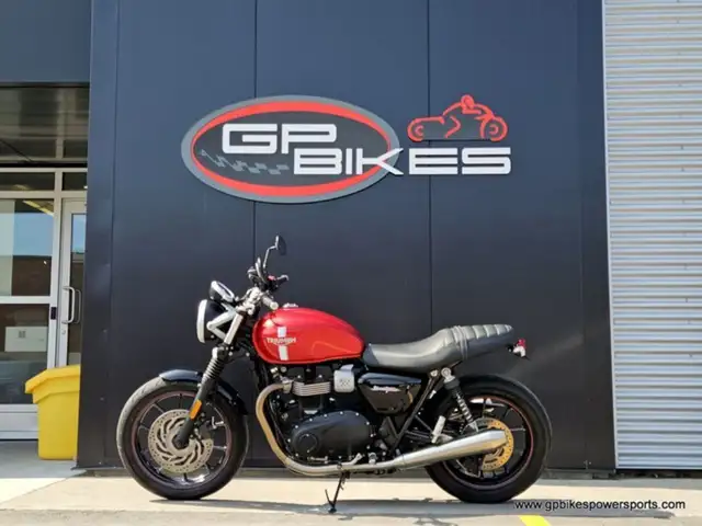 2017 Triumph Street Twin Cranberry Red in Street, Cruisers & Choppers in Oshawa / Durham Region - Image 6