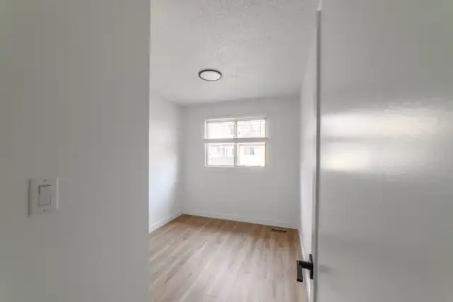 Recently renovated townhomes in NW Edmonton | Enjoy the playgrou in Long Term Rentals in Edmonton - Image 21
