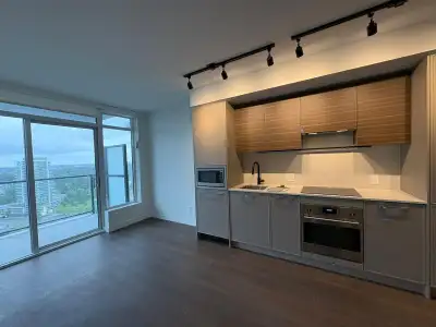 21FL 13745 GEORGE JUNCTION Surrey, British Columbia