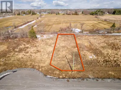 Nestled in the established and sought-after neighbourhood of Sapphire Hill, this spacious lot is loc...