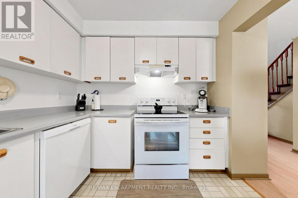 1380 Hazel Mccleary Drive Oakville (CV Clearview), Ontario, photo 13 of 40