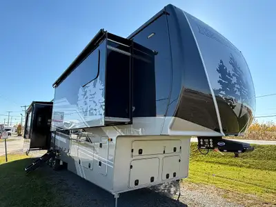 Luxueuse caravan a sellette triple essieu qualité de construction supérieure Auvent électrique Lave...