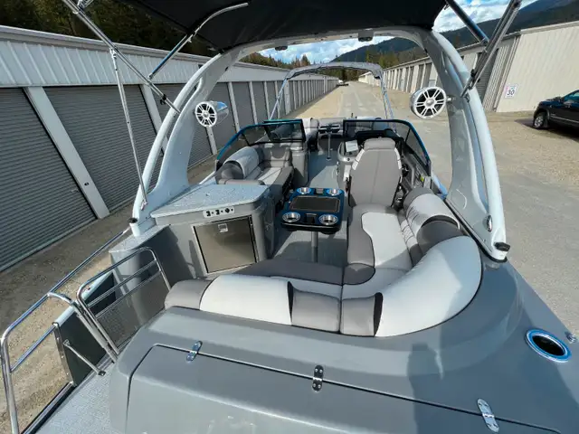 2023 Avalon LSZ Quad Lounger in Powerboats & Motorboats in Kelowna - Image 5