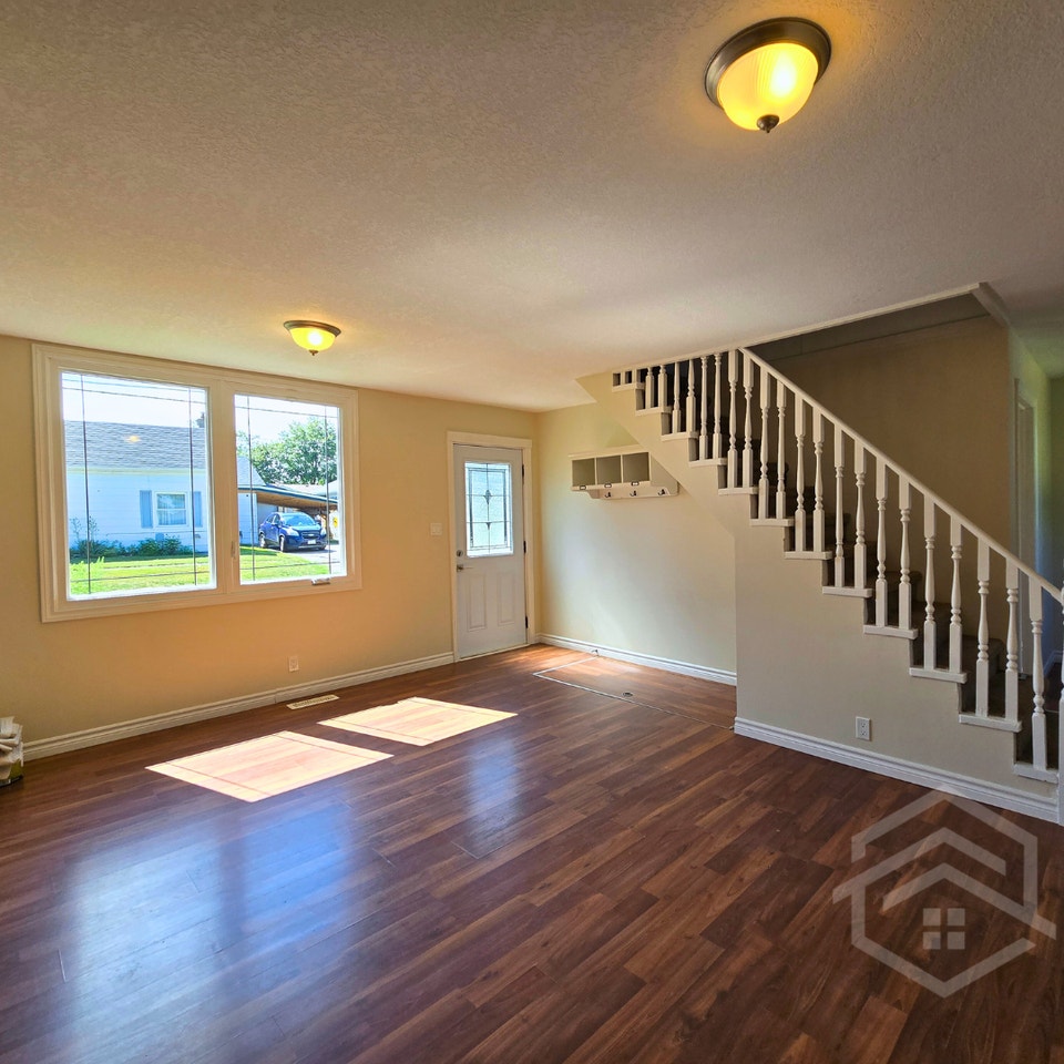 3-Bedroom with a Heated Shop!! 2