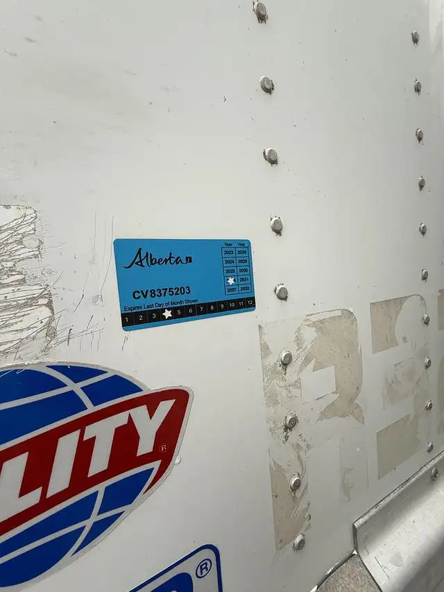 2016 Utility 53' Tandem Reefer/Refrigerated Van in Heavy Equipment in St. Albert - Image 11