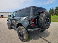 Leather Seats! With cool retro-styling, innovative features and impressive off-road capability, this... (image 1)