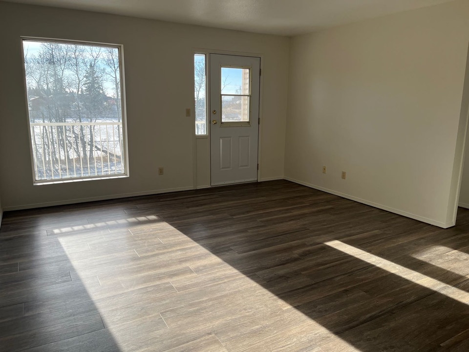 2 Bed 1 Bath Unit in Olds, AB 3