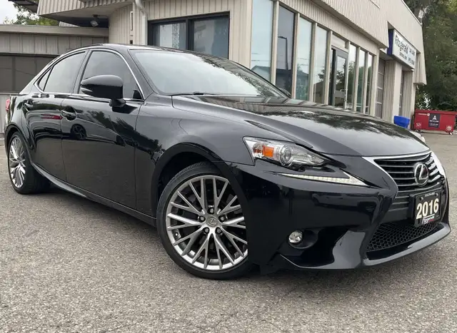 2016 Lexus IS 300 AWD - LEATHER! BACK-UP CAM! COOLED SEATS! SUNR