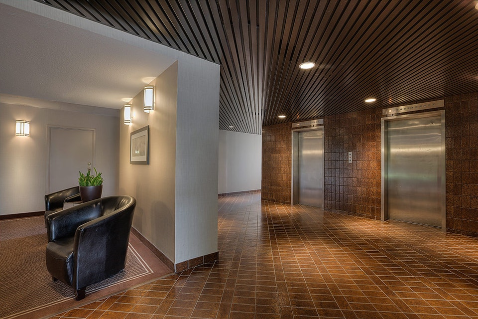 GREAT PRICE - LARGE 2 BEDROOM - BAYERS ROAD 4