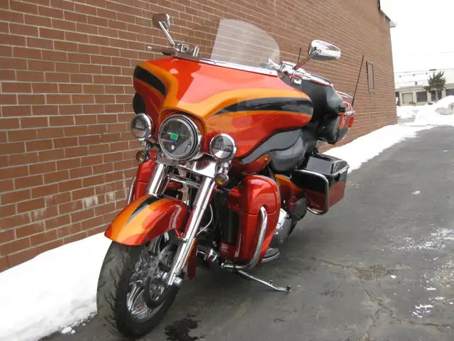 2013 Harley-Davidson FLHTCUSE8 CVO ULTRA CLASSIC in Street, Cruisers & Choppers in City of Toronto - Image 12