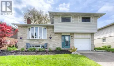 Welcome To 34 Hudson Crescent! This Is An Amazing Opportunity To Rent A Great Family Home In Most De...