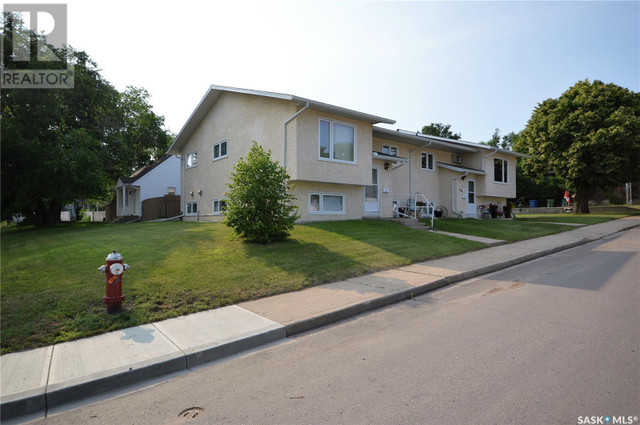 810 7th AVENUE NW Moose Jaw, Saskatchewan in Houses for Sale in Moose Jaw - Image 3