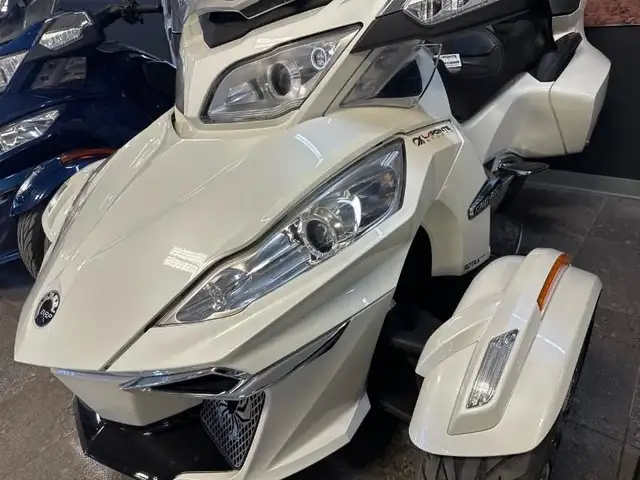 2015 Can-Am SPYDER RT LTD SE6 BLANC in Sport Touring in Lanaudière - Image 4