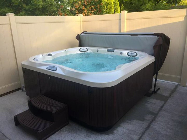 JUMP INTO THE JACUZZI TRUCKLOAD SALE! in Hot Tubs & Pools in Kelowna - Image 2