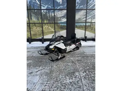 2020 Ski-Doo Grand Touring Sport 2020 Ski-Doo Grand Touring Sport Grand Touring Sport 900 Ace avec 1...