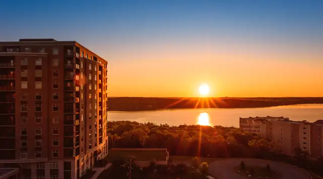 BEAUTIFUL 1 BEDROOM WITH BREATHTAKING VIEWS in Long Term Rentals in City of Halifax - Image 2