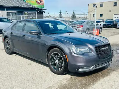 2018 Chrysler 300 .