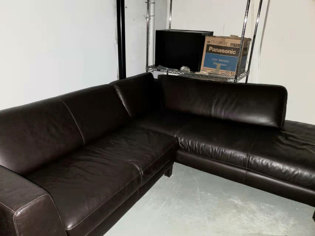 Made in Italy Brown 100% Cowhide Leather Sectional Sofa Like New in Couches & Futons in Belleville - Image 4