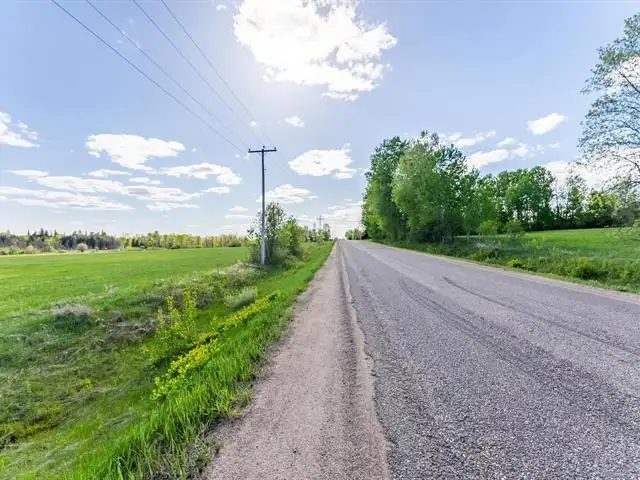 Ch. Airport L'Isle-aux-Allumettes, Quebec in Land for Sale in Pembroke - Image 6