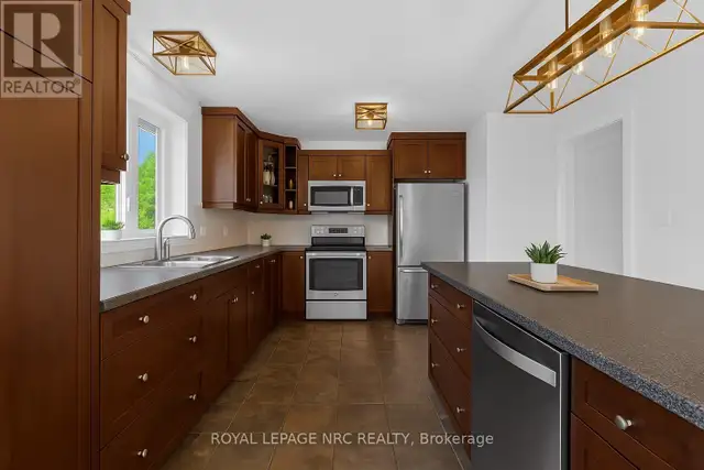 725 PARKDALE AVENUE Fort Erie (Crescent Park), Ontario in Houses for Sale in St. Catharines - Image 10