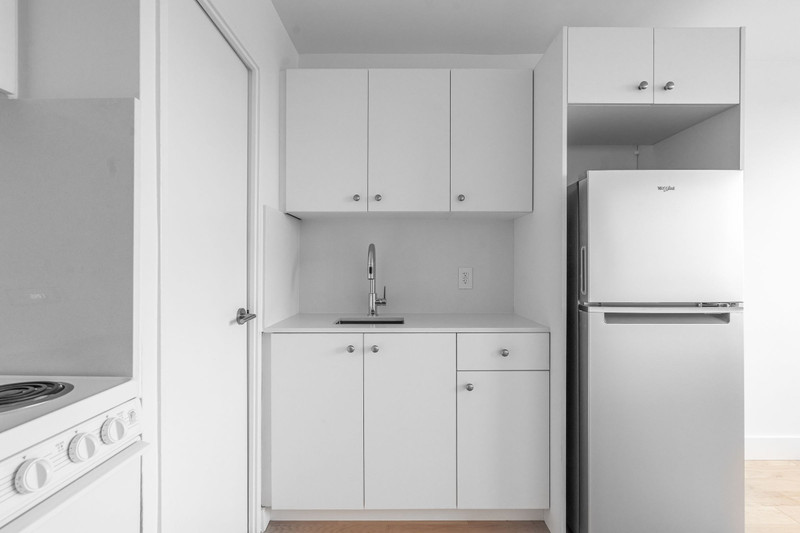 Renovated one bedroom, Dupont and Lansdowne ID 2321 Long Term