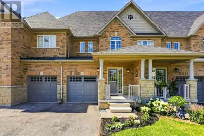 Welcome home to 123 Skinner Road in desirable Mountainview Heights, steps to Historic Waterdown Vill...