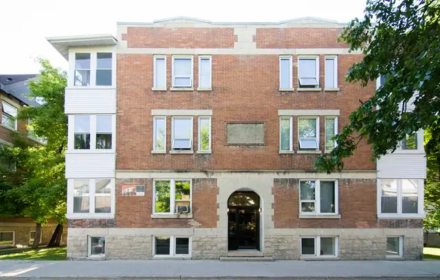149 Langside - Large 1 BR w/ Dining Room available Sept 15th