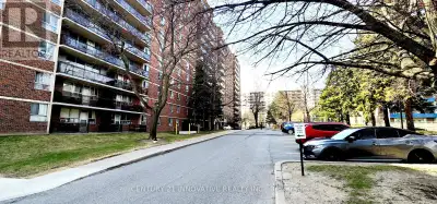 Spacious 3 Bedroom Condo Unit In A Desirable & Convenient Location! Open Concept & Laminate Floor Th...